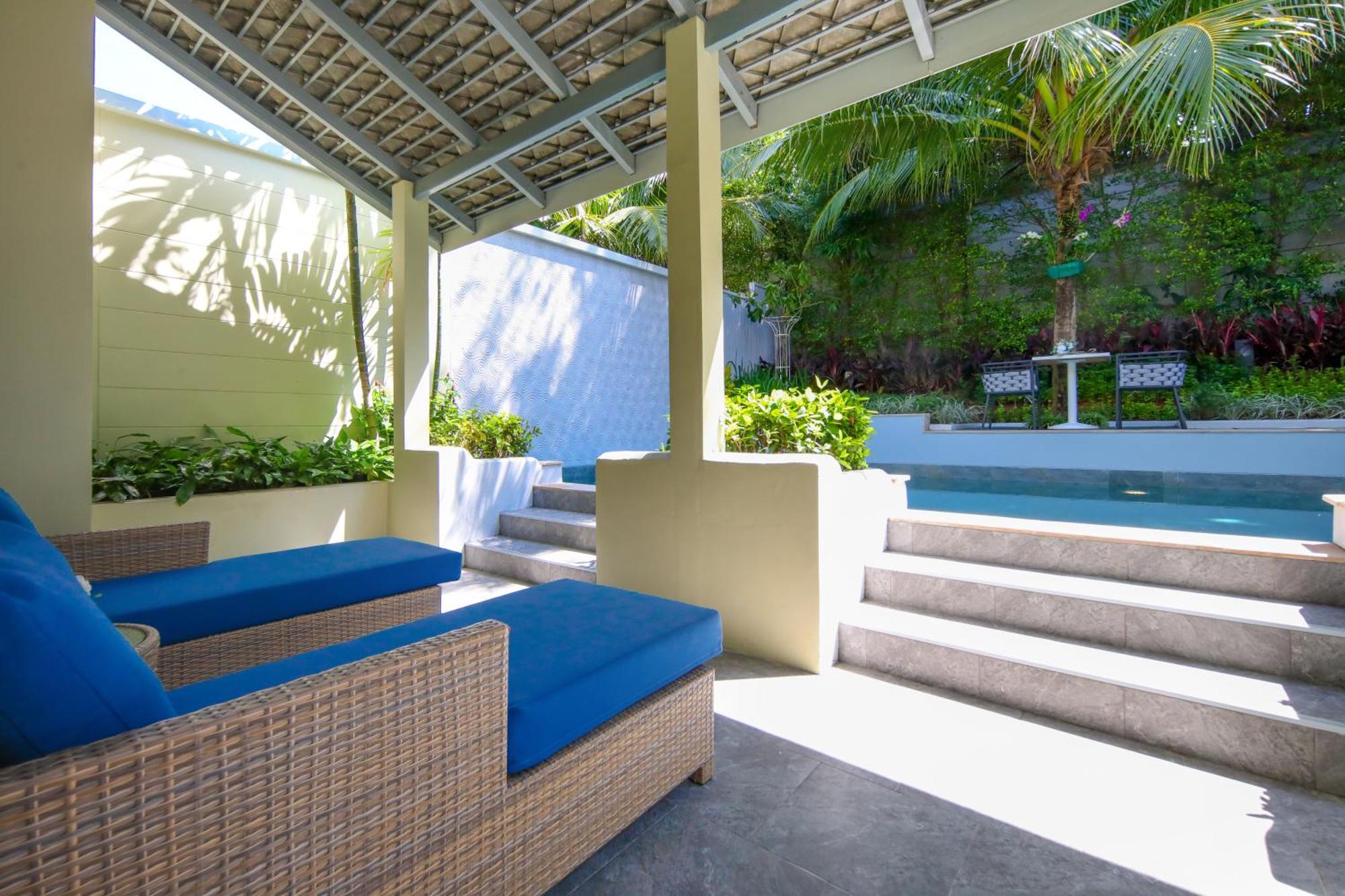 Craft Resort & Villas, Phuket Town Екстер'єр фото The swimming pool at the hotel