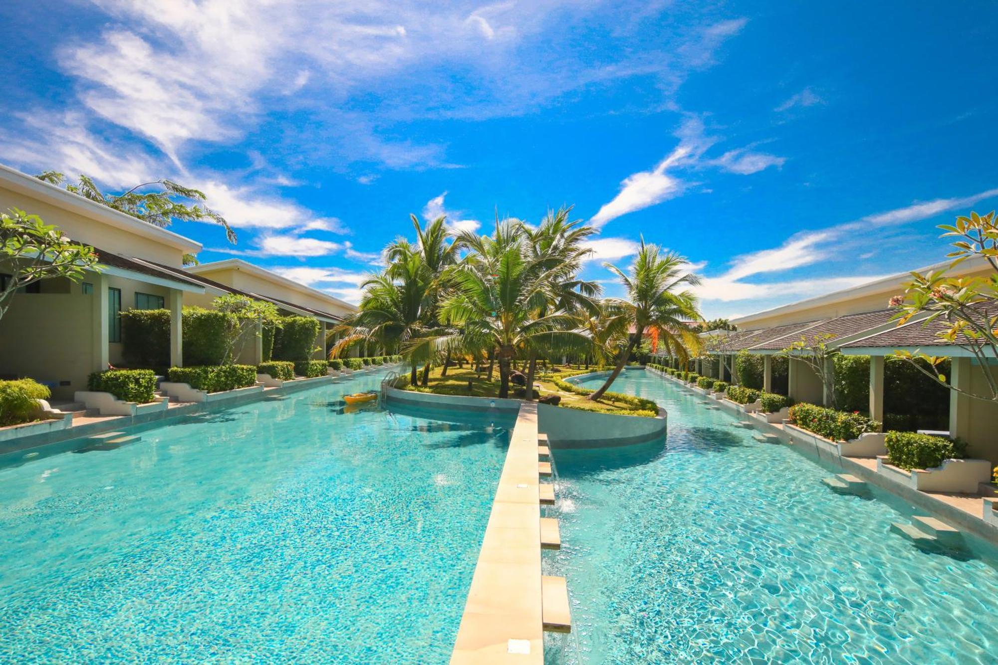 Craft Resort & Villas, Phuket Town Екстер'єр фото The swimming pool at the resort