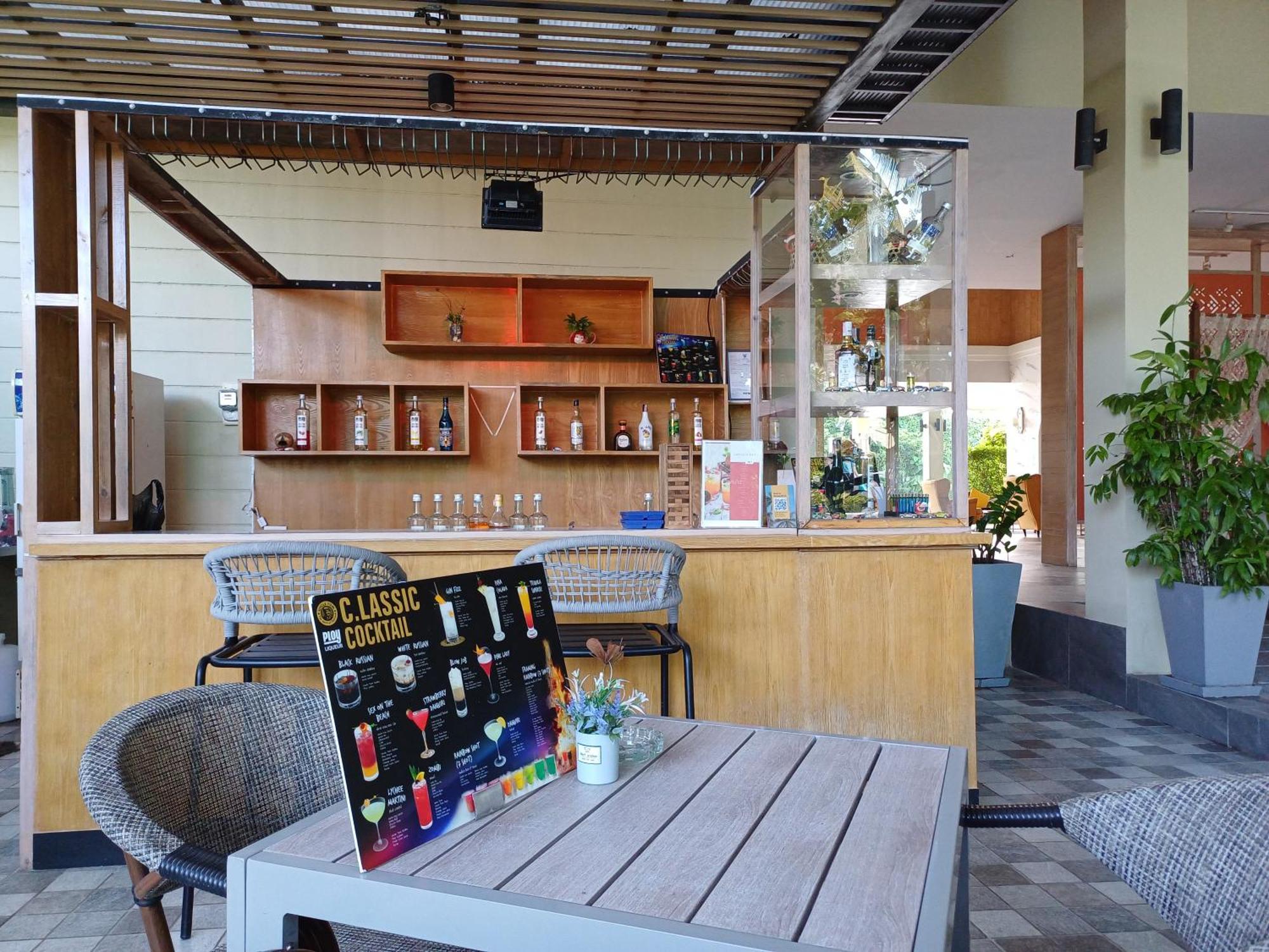 Craft Resort & Villas, Phuket Town Екстер'єр фото The bar at the 101 Skybar