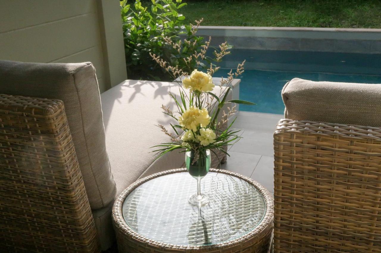 Craft Resort & Villas, Phuket Town Екстер'єр фото A small flower arrangement