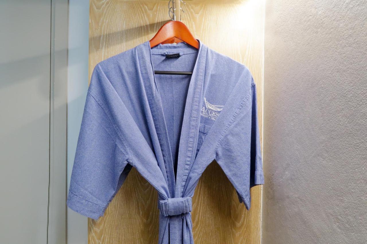 Craft Resort & Villas, Phuket Town Екстер'єр фото A bathrobe