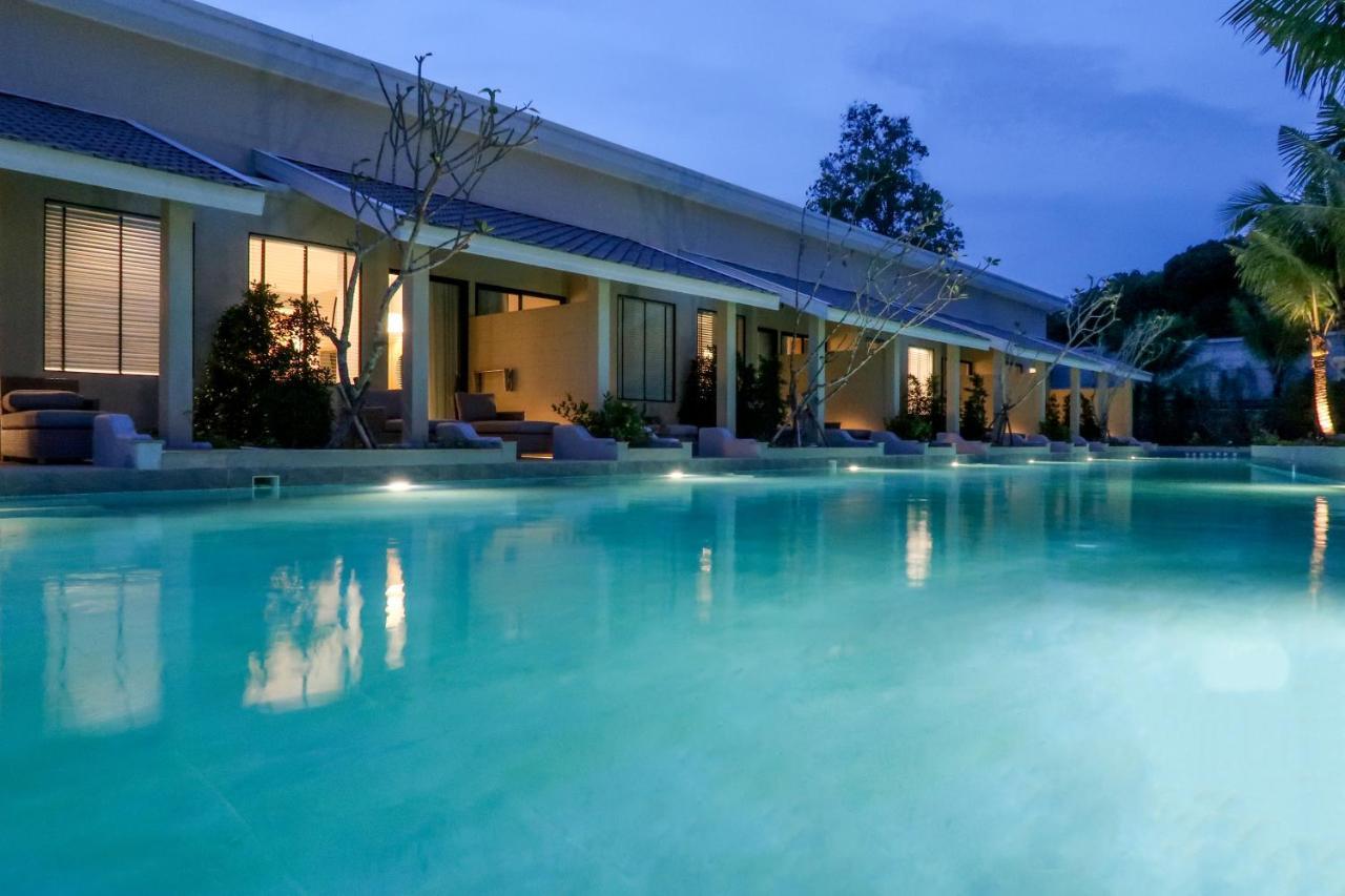 Craft Resort & Villas, Phuket Town Екстер'єр фото The swimming pool at the hotel