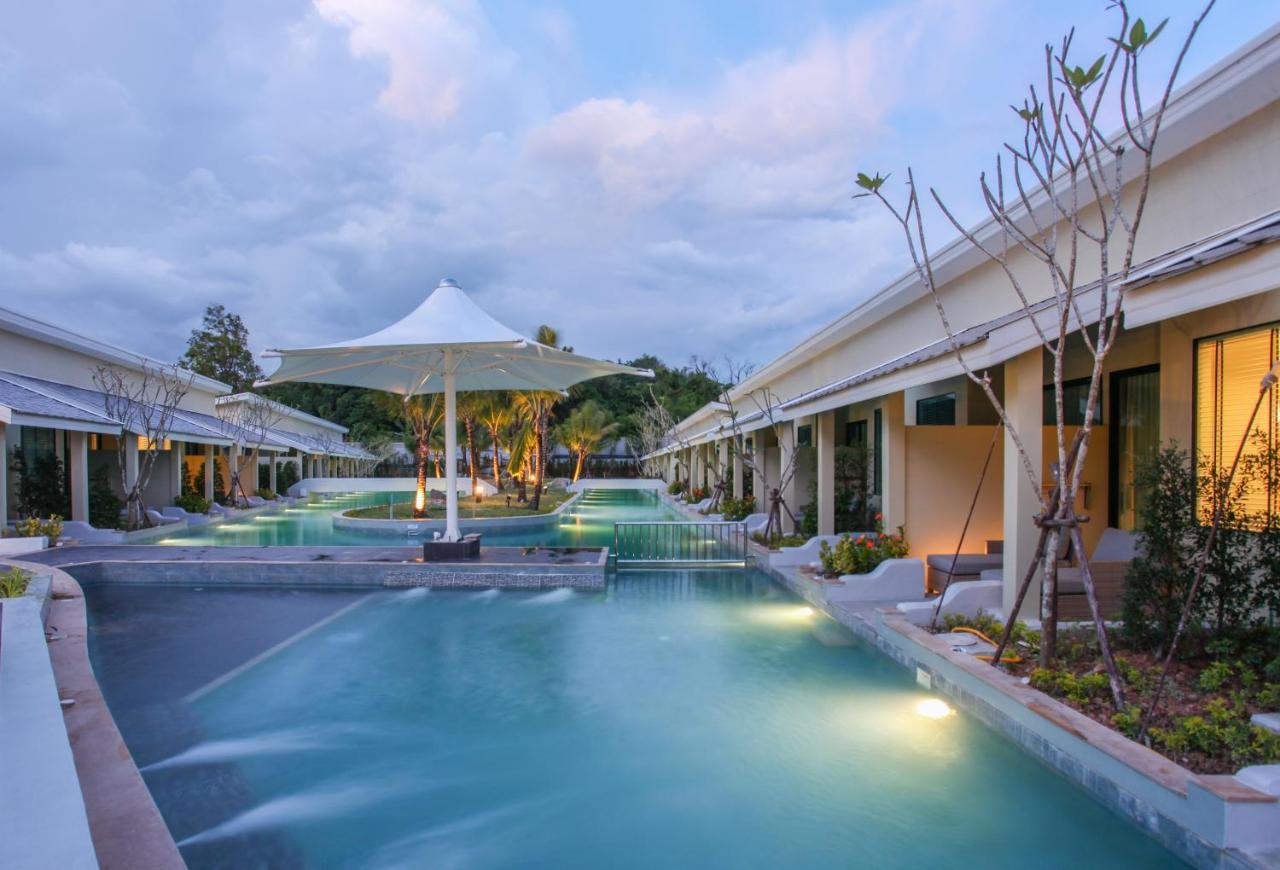 Craft Resort & Villas, Phuket Town Екстер'єр фото The swimming pool at the resort